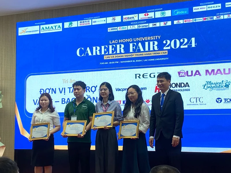 MuaMau đồng hành cùng sinh viên trong hội chợ tuyển dụng